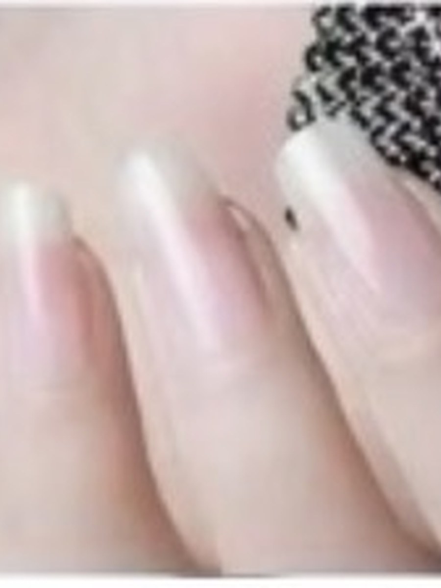 Pearlescent oval manicure