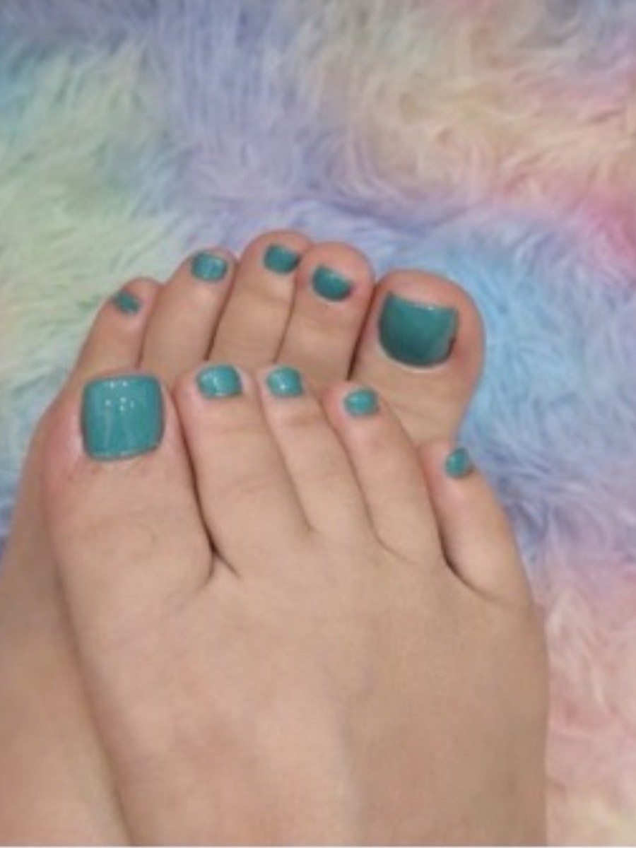 Teal gel pedicure