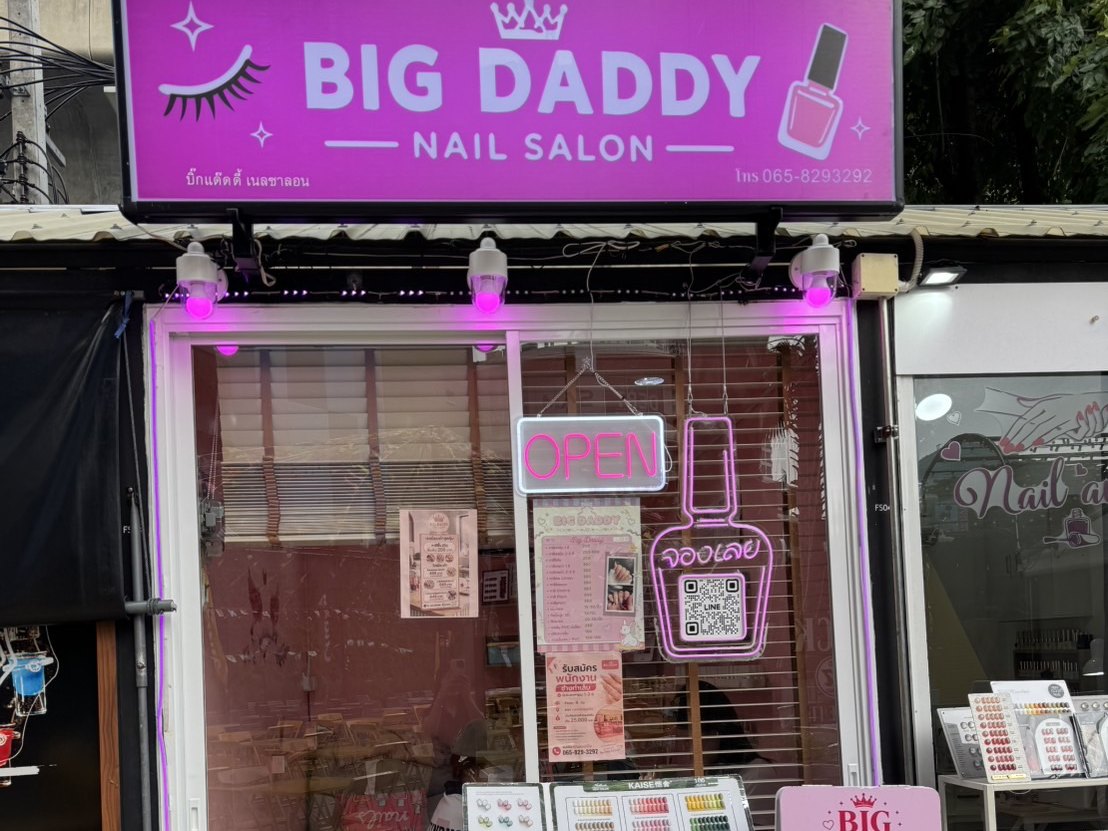 Bright magenta BIG DADDY storefront at Major Ratchayothin